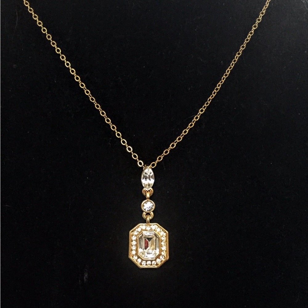 NWT Carol Lee Pendant Necklace